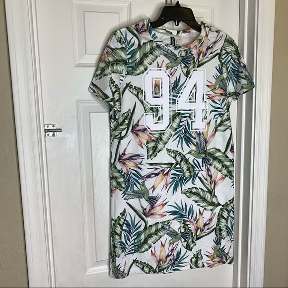 H&M Divided 94 Tee Shirt Dress Floral Pattern - Picture 3 of 8